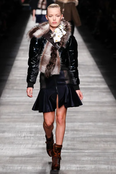 Look 25